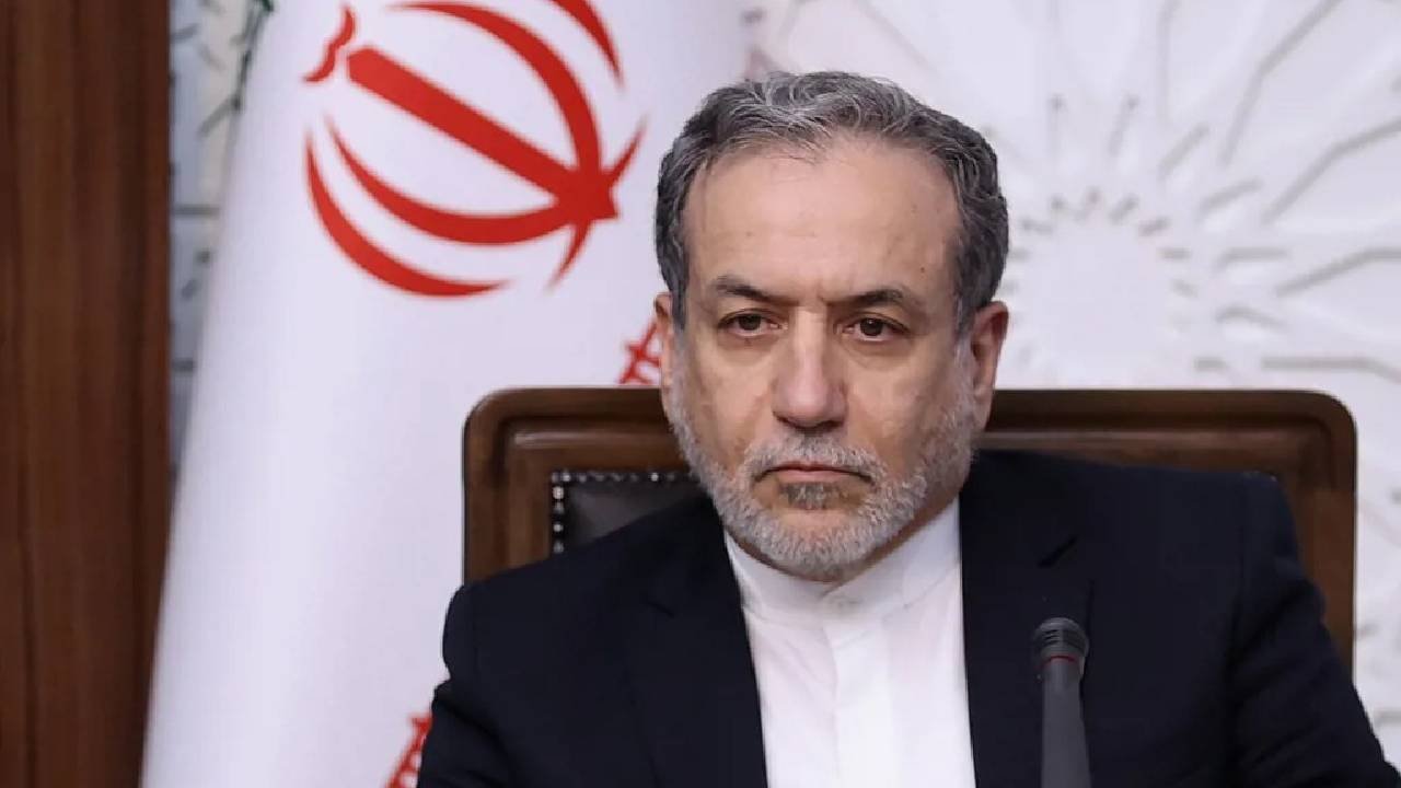 وزير الخارجية الإيراني فتح المرور الكامل الجميع السفن التجارية عبر مضيق هرمز