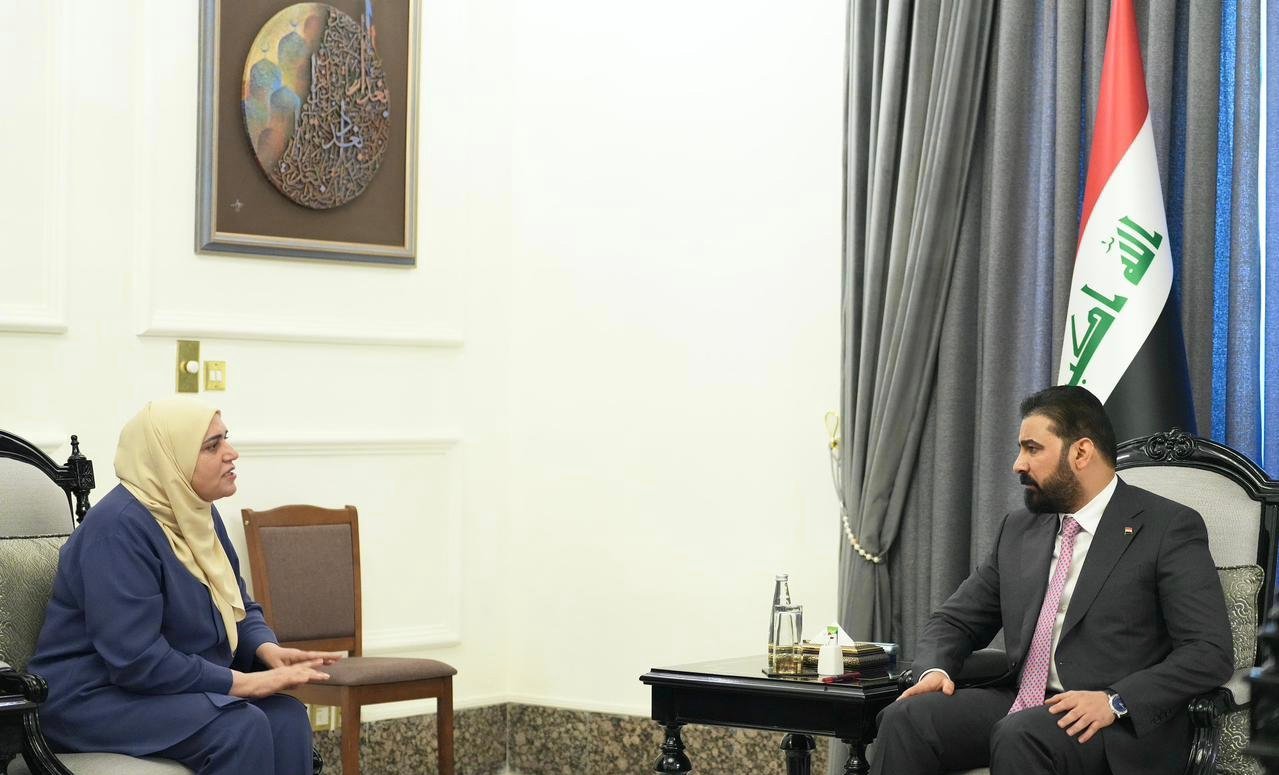 الزيدي يبحث مع وزيرة المالية الإيرادات وملف الرواتب