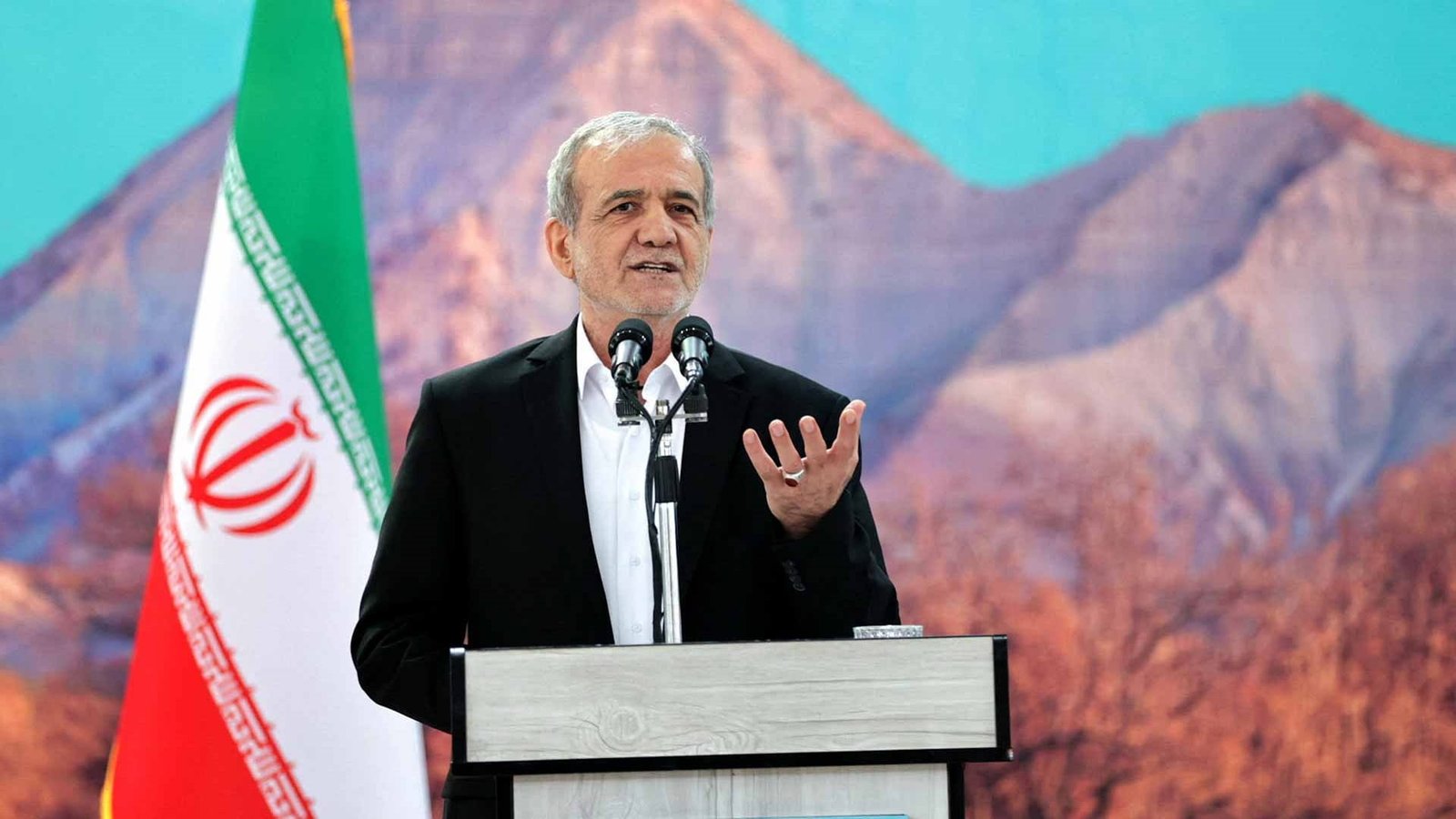 الرئيس الإيراني نشكر المرجع الأعلى السيد السيستاني لدعمه المتضررين من العدوان ونثمن تضامن الشعب العراق