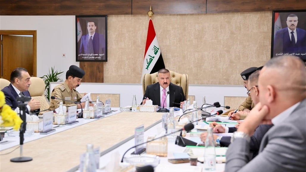 وزير الداخلية يترأس اجتماعاً لمتابعة الخطط الأمنية والخدمية