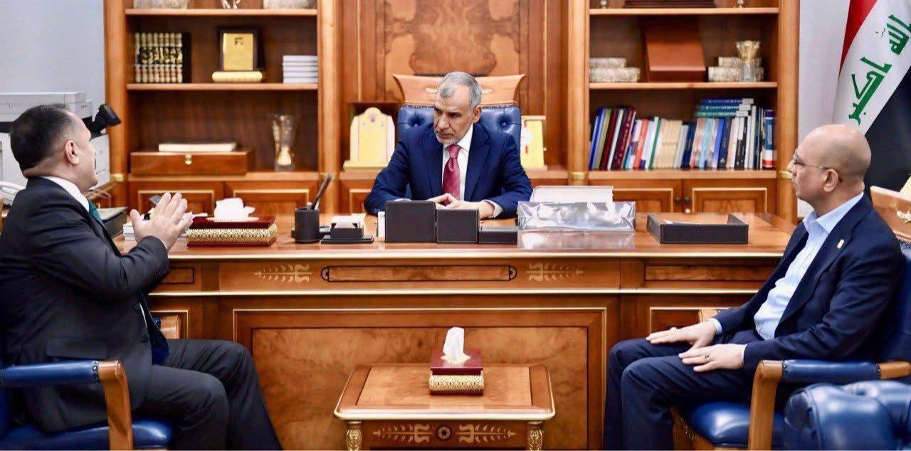 وزير المالية فالح الساري يباشر مهام عمله رسمياً في  مقر الوزارة ببغداد