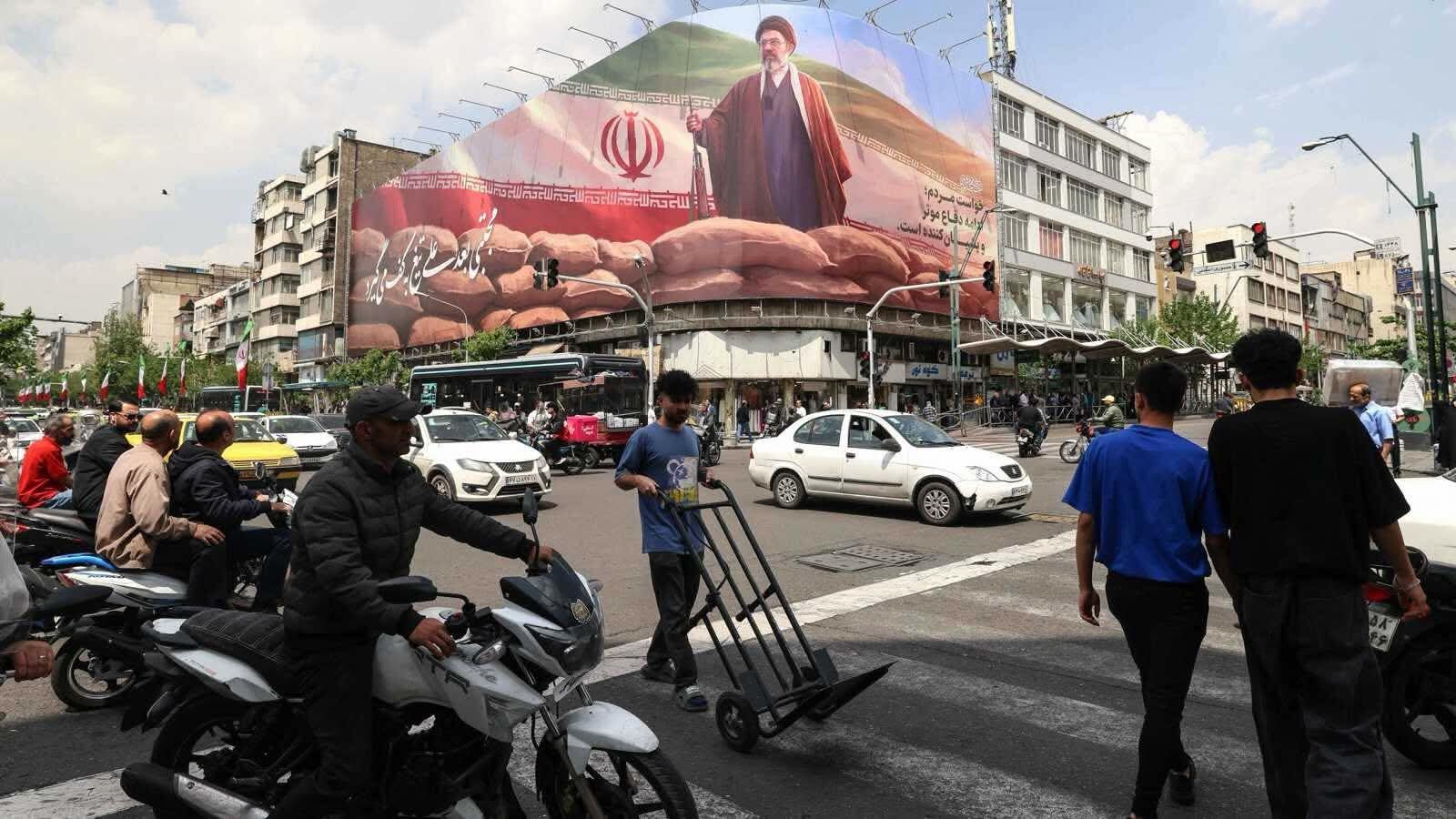 رويترز: المرشد الأعلى في إيران مجتبی خامنئي شدد على بقاء اليورانيوم عالي التخصيب داخل البلاد، في خطوة تعكس رفضاً لأحد المطالب الأمريكية الرئيسية في  المفاوضات الجارية.