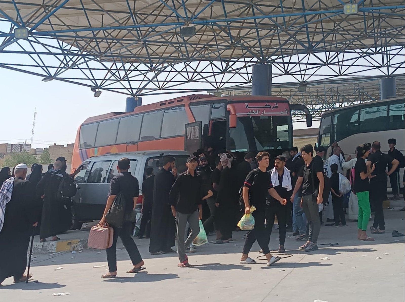 نقل النجف الأشرف خطة التفويج  العكسي للزائرين بلغت ذروتها بانسيابية  عالية