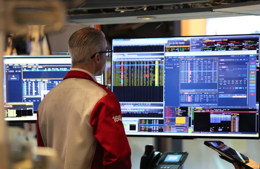 بورصات الخليج تتراجع مع تصاعد التوتر بين أمريكا وإيران