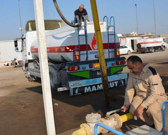 مجلس الوزراء يوافق على تجهيز المولدات الأهلية بمادة الكاز مجاناً خلال شهري تموز وآب، ويخول الحكومات المحلية لتحديد تسعيرة الأمبير، مقابل توفير الكهرباء للمواطنين لمدة لا تقل عن 20 ساعة يومياً.