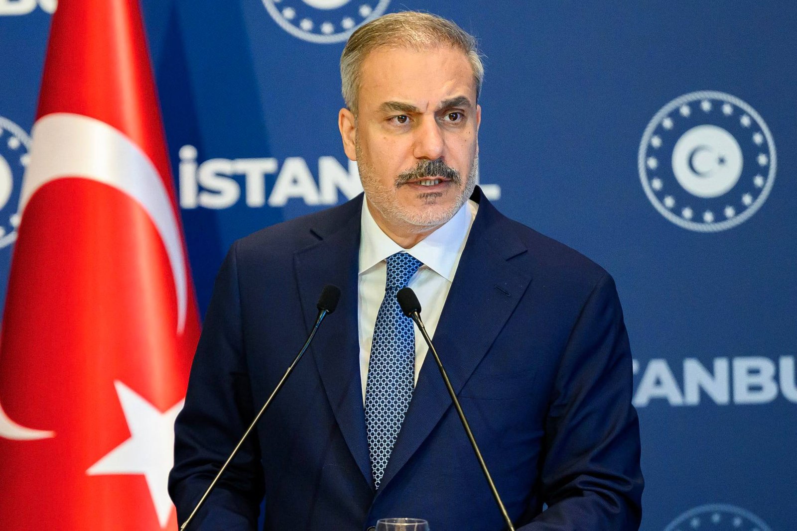 وزير الخارجية التركي: أمن الملاحة في البحر الأحمر مهم لمصالحنا، ويجب أن تكون تركيا ضمن التحالف الدولي بقيادة السعودية، ومصر قد تنضم إلى اتفاقية الدفاع المشترك بعد تسوية بعض المسائل الفنية.